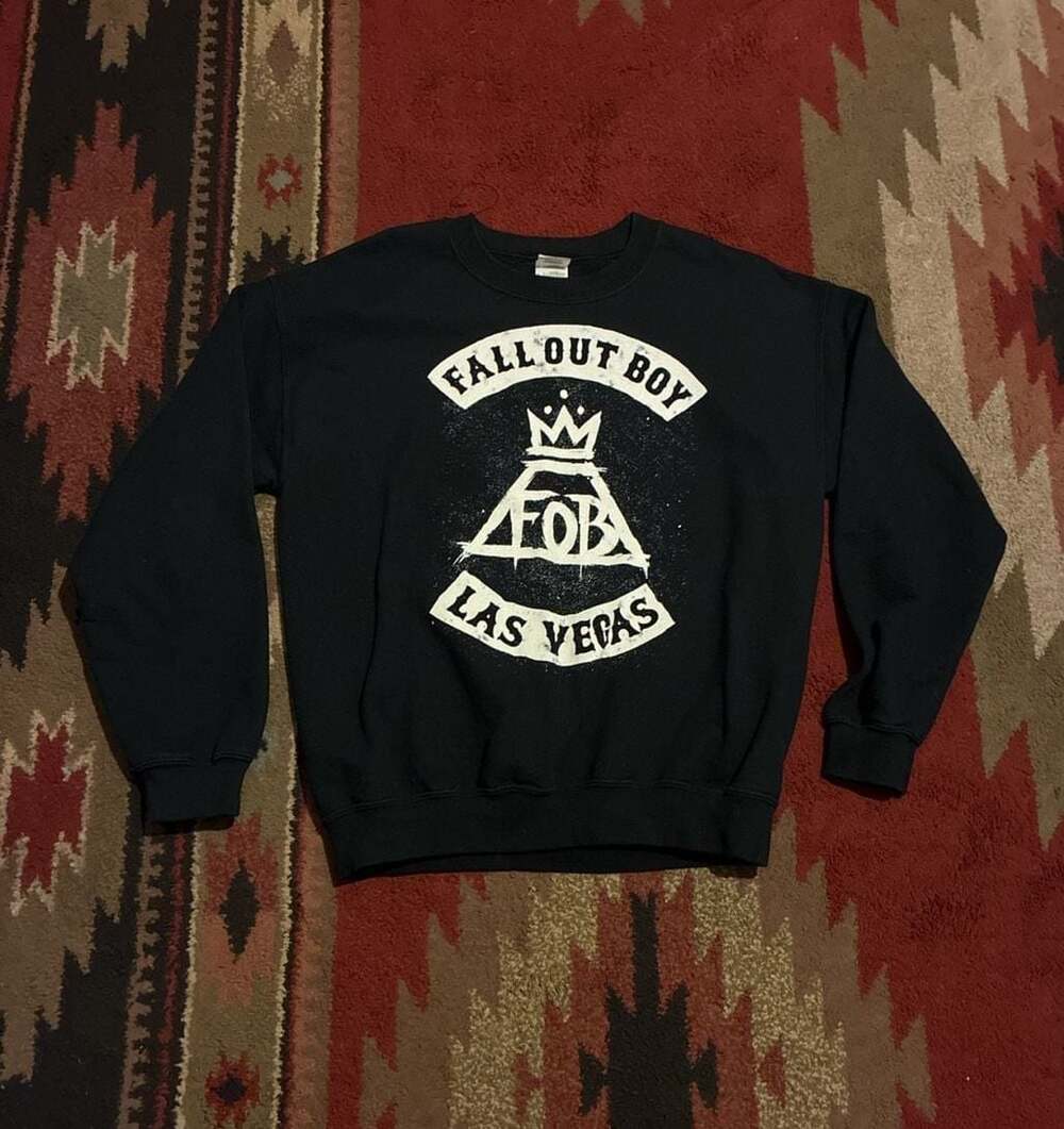 Gildan Heavy Blend Fall Out Boy Las Vegas Crown Logo Band Sweatshirt Medium